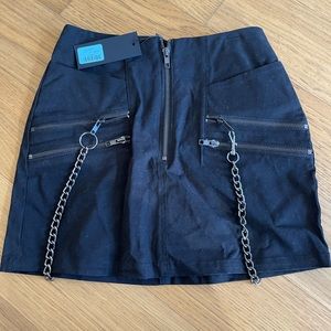 Super cute Black Carmar Chain mini skirt NWT